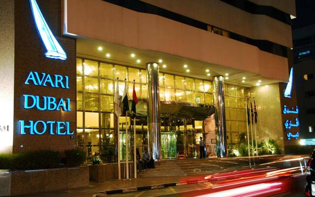 Avari Dubai Hotel вид на фасад