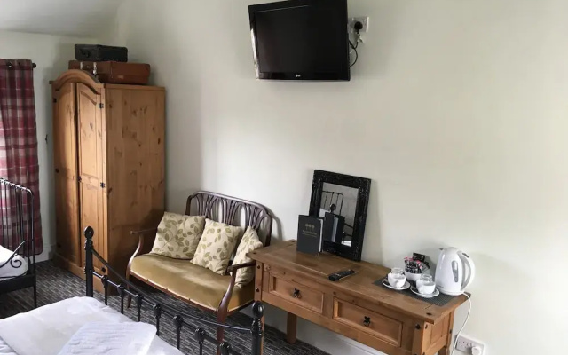 The Hollies Inn
