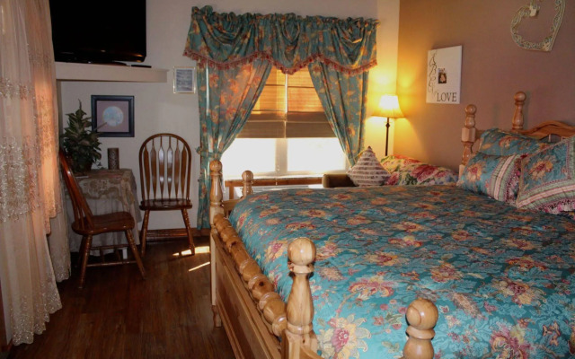 All Seasons Treehouse Village