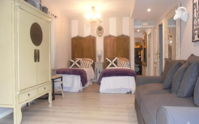 Hostal Tak