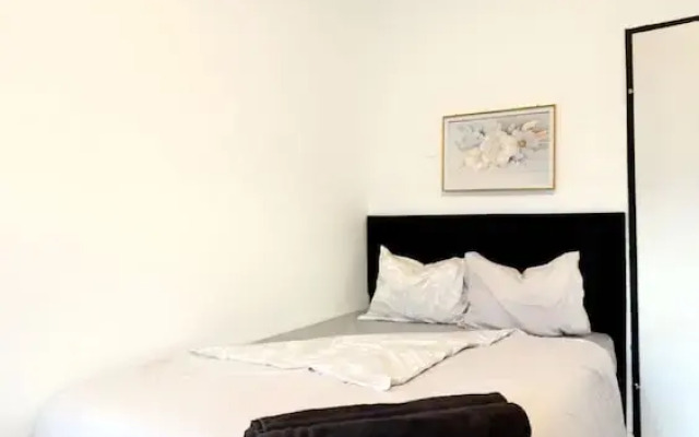 Stylish 1BR Long Stay Close to AKH