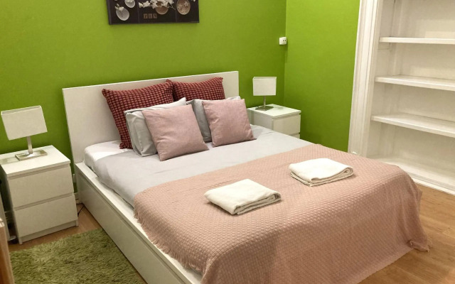 Lisbon T2 apartment in typical villa in Sapadores Lisbon