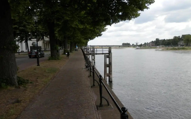 Binnen aan de Singel