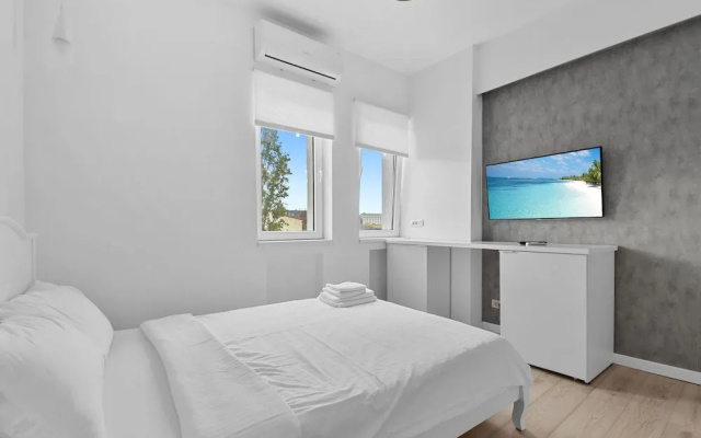 Small & Chic Studio