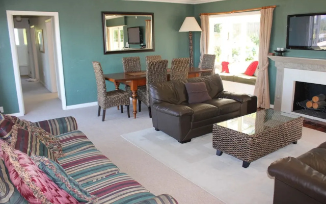 86 Conical Hill Road