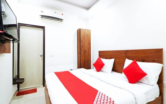 OYO 42622 Admiral Suites