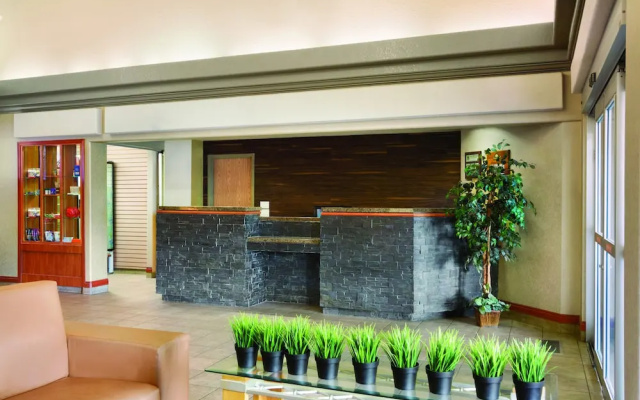 Days Inn - Red Deer