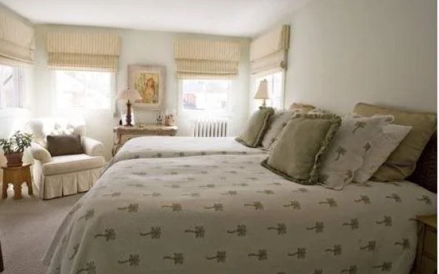 The Caversham House Bed & Breakfast