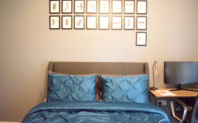 Modern 1 Bedroom Apartment With Balcony