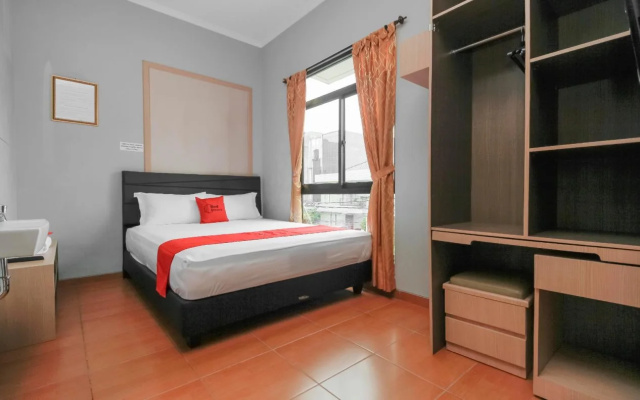 RedDoorz near Manggarai Station 2