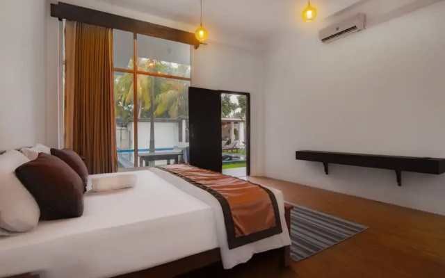 Queen's Bay Hotel