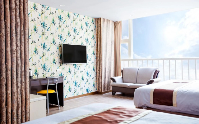 A Ace Hotel