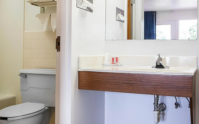 Econo Lodge West Liberty
