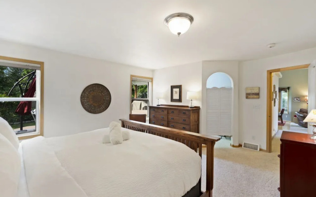 Parkside Gardens | Shady Private Yard W/ Hot Tub!