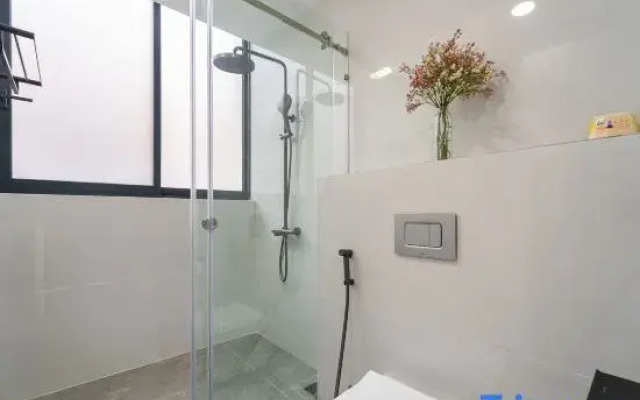 KN Holiday Home in Global City