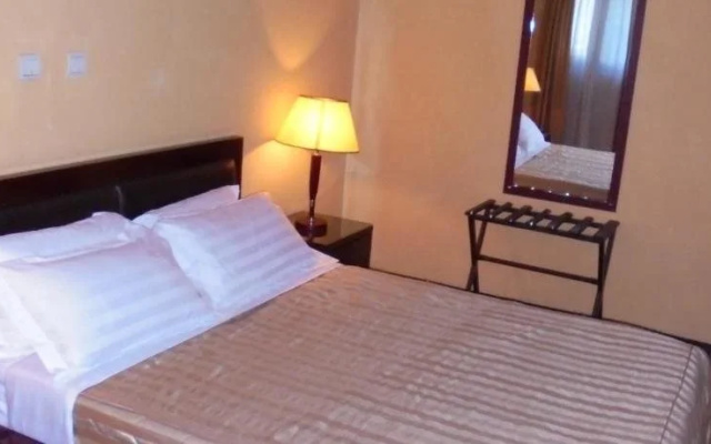 The Lions Den Hotel