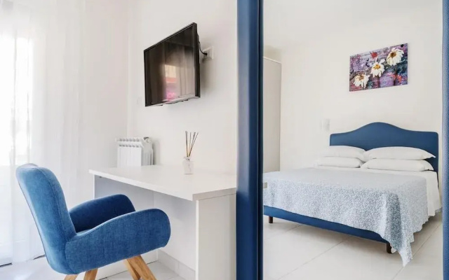Smiling Apartments