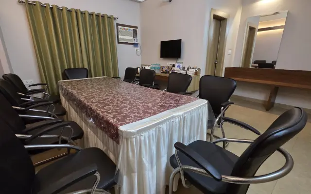 Hotel Gulmohar Grand