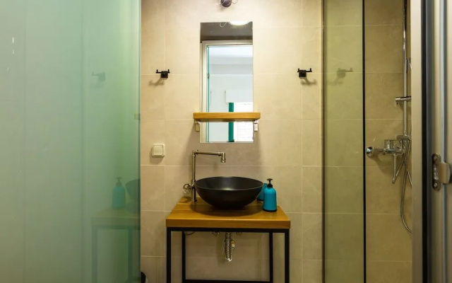 Ink Hotel Phos