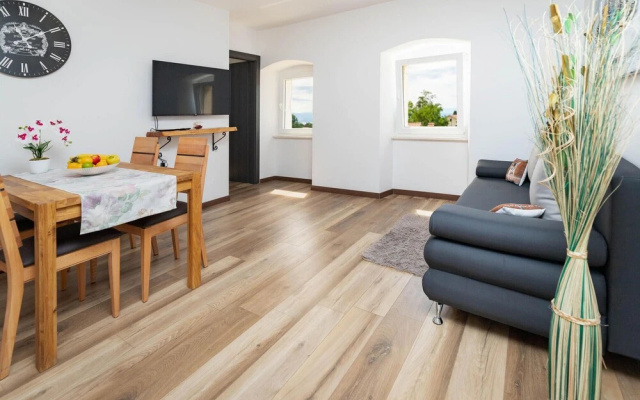 Beautiful Apartment in Veprinac With Wifi and 2 Bedrooms