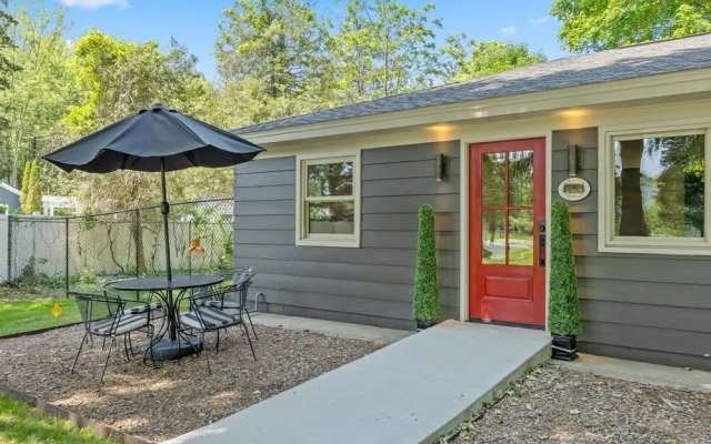The Pines-pets,across From Ivy Center EC, Town!