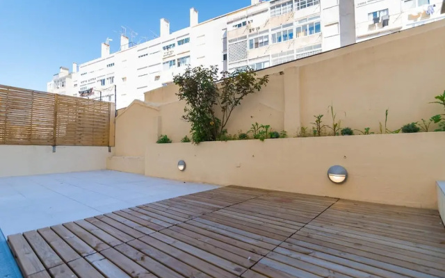 Spacious Basement in Alameda With Lovely Terrace!