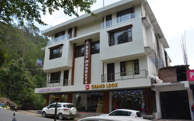 OYO 7094 Hotel Blue Magnets