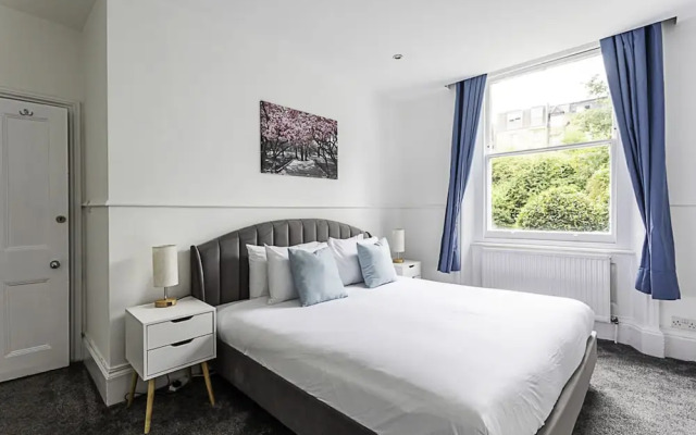 Clapham Charm: 2-bedroom Beauty