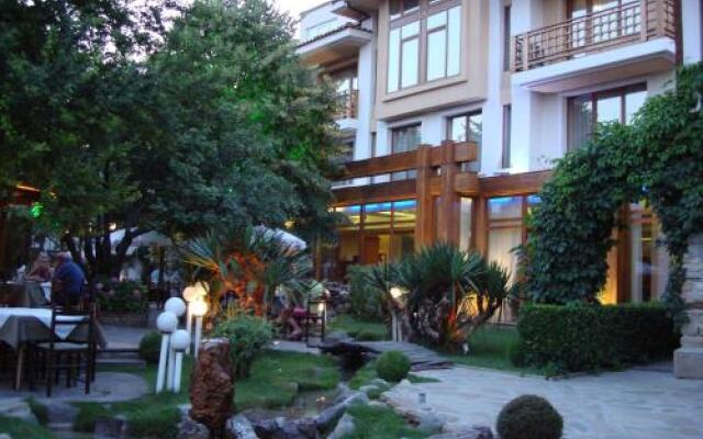 Отель Bozukova House Болгария, Сливен - отзывы, цены и фото номеров - забронировать отель Bozukova House онлайн вид на фасад