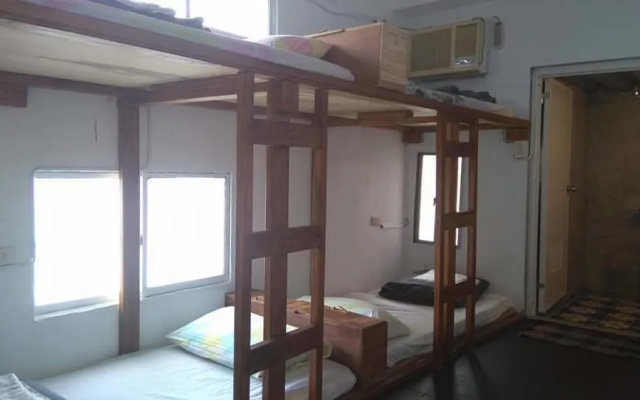 Wave Elephant Backpacker Hostel