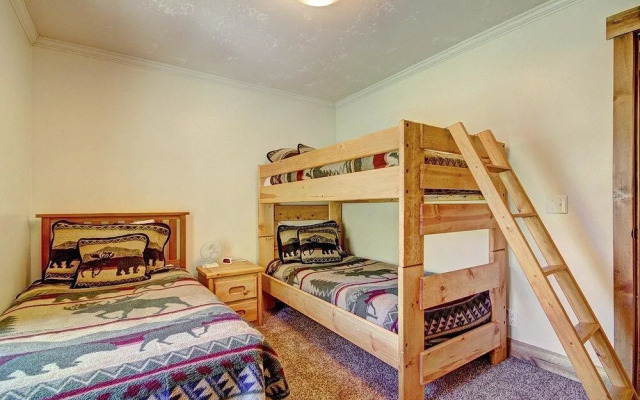 Grey Squirrel Lodge