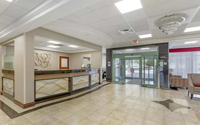 Best Western Plus Travel Hotel Toronto Airport