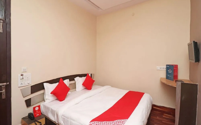 OYO 29345 Hotel Samrat