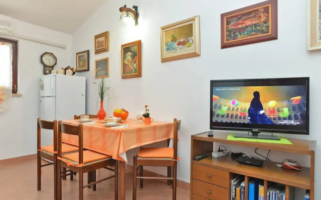 Apartment 522