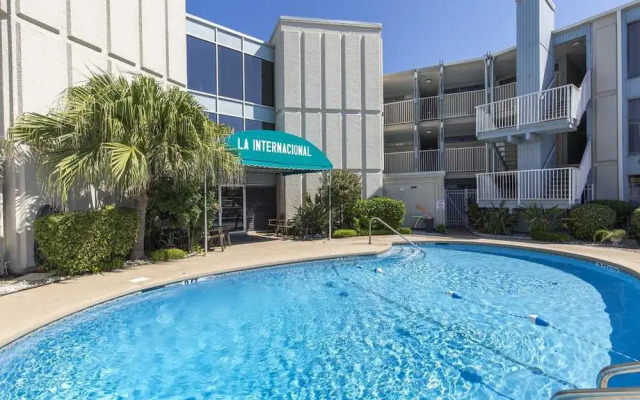La International 206 by Padre Island Rentals