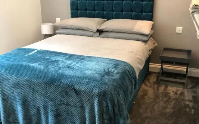 Unique One Bed Contemporary Bungalow Town Centre