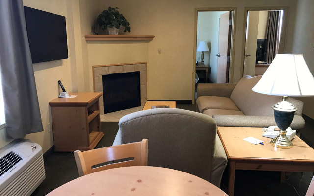 Best Western Plus Revere Inn & Suites