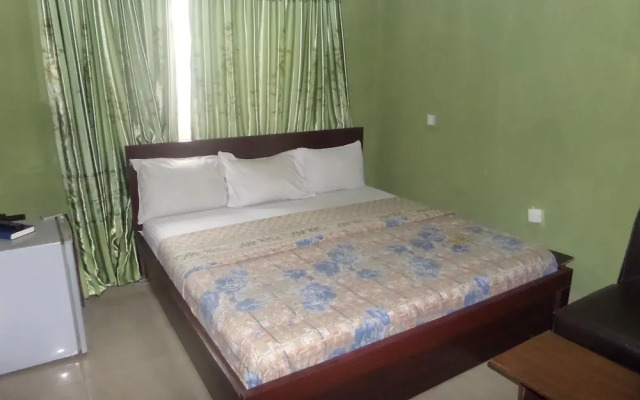 Terris Hotel And Suites