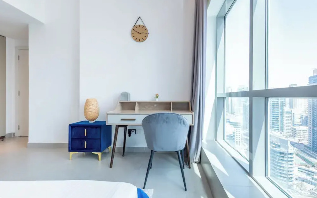 SuperHost - Exclusive 25th Floor Retreat with Marina Views