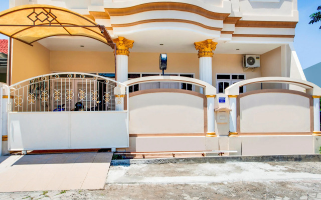 OYO Life 3053 Kost Putra Mm