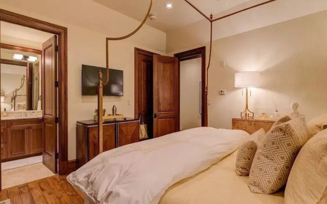 Lorian No 11 Condo