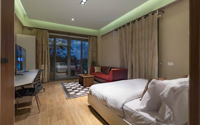 Peravi Suites at Pearl In The City