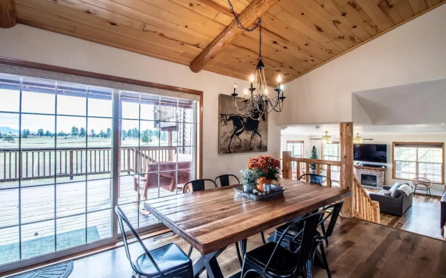 Pet Friendly Large Great Mountain Gathering