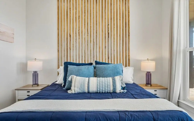 Tidewater 4 Bedroom Home by RedAwning