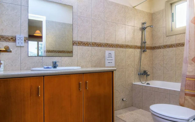 Amazing Pool, Complete Privacy, Amenities and Beach Nearby