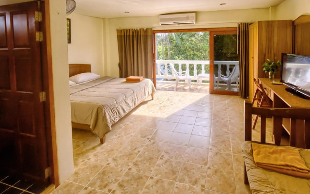 Hugs Guesthouse