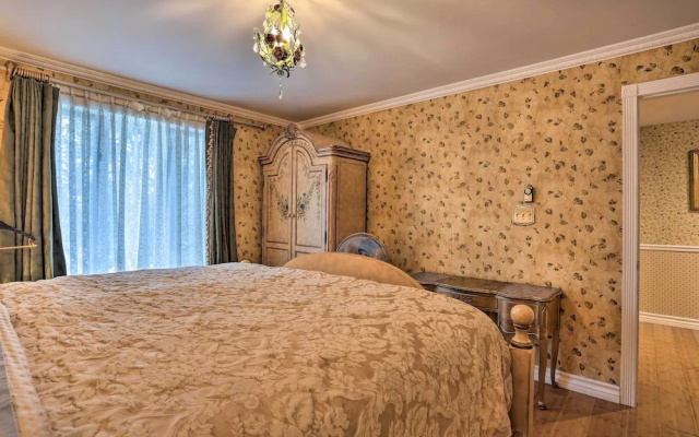 1 Mi to Lake Wallenpaupack: Spacious Poconos Villa