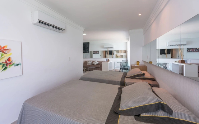 RAD2704 Fine oceanfront flat Boa Viagem