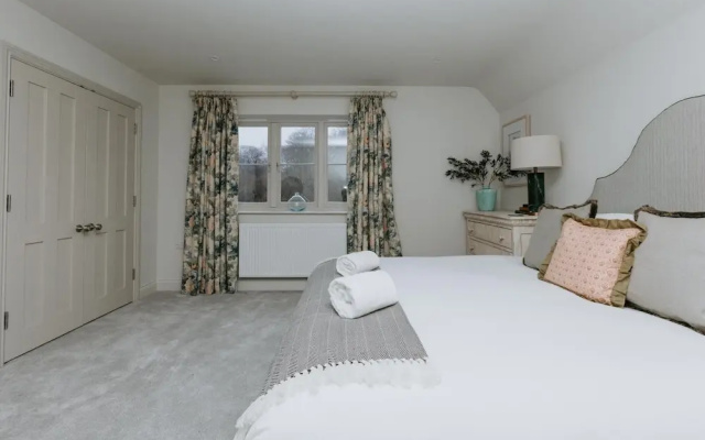 The Dragonfly - Central 2 Bedroom House