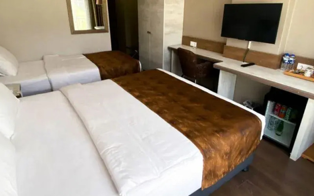 Kanyonvadi Hotel